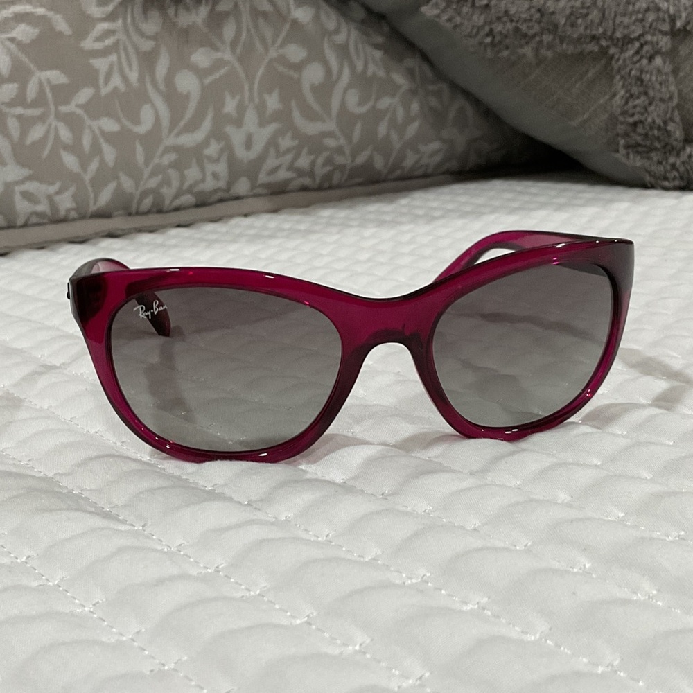 Ray-Ban Women's Magenta Sunglasses